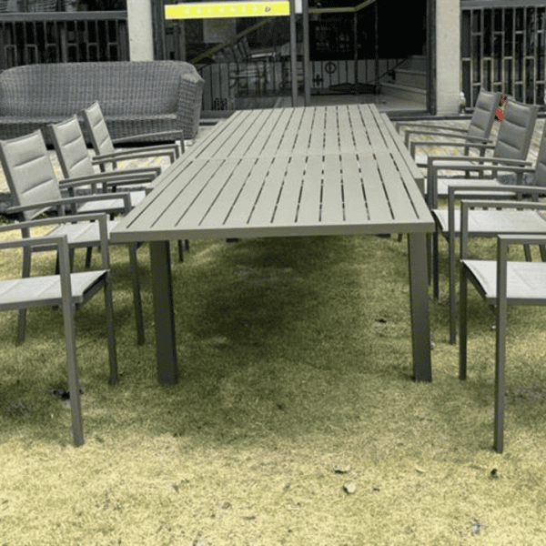 פינת אוכל לגינה נפתחת מאלומיניום בעיצוב יוקרתי - דגם טיטניום